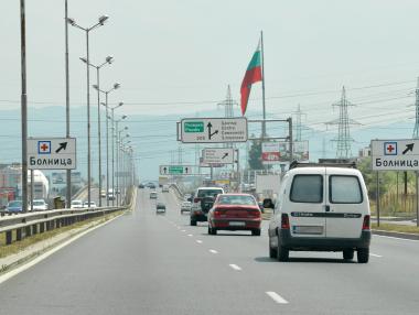 Екотаксите за електромобили и хибридни коли намаляват с 30%