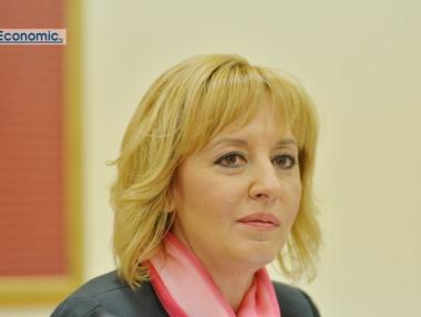 Манолова иска да се забрани колектори да събират неплатени сметки