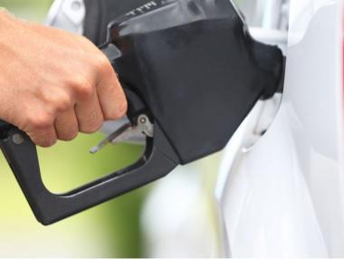 Бензинът пада под 2 лева след Нова година