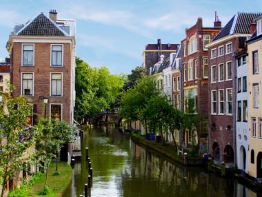 Утрехт въвежда доход от 890 евро за всеки жител