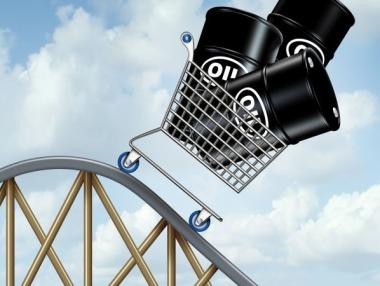 Нефтът продължава безконтролно ценовата си криза