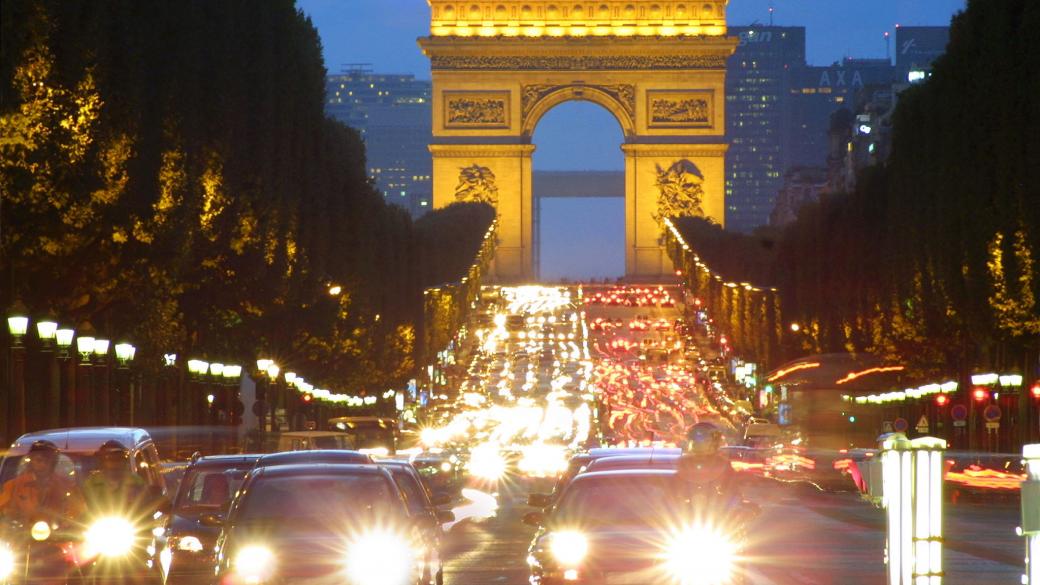 Париж затваря „Шанз Елизе“ за автомобили веднъж месечно
