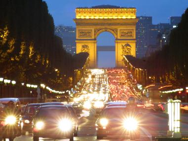 Париж затваря „Шанз Елизе“ за автомобили веднъж месечно