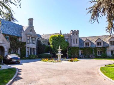 Продават имението на Playboy за $200 млн.