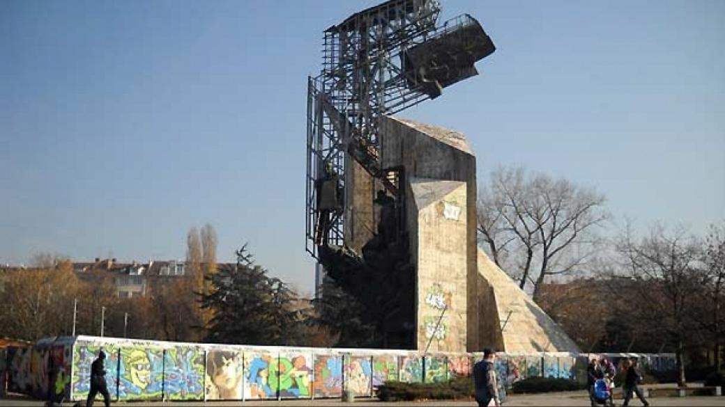 Окончателно: Събарят паметника пред НДК