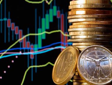 Потърпевши от спада на цената на петрола – стоковите валути