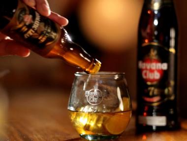 САЩ отмени ембаргото за кубински ром