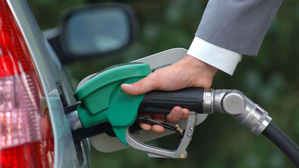Защо петролът е евтин, а бензинът не?