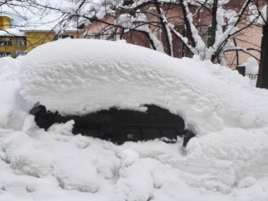 Зимната обстановка в страната все повече се усложнява