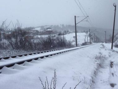 Възстановено е движението на влаковете в голяма част от засегнатите участъци на железопътната инфраструктура