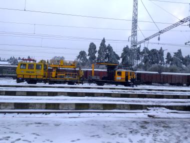 Прекъснато е движението на влакове в три жп участъка в страната