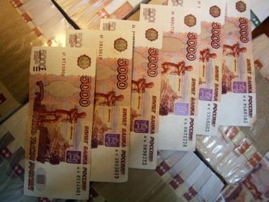 Рублата се обезцени до нови рекорди