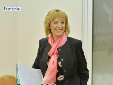 Манолова иска премахване на такса „сградна инсталация“ за парното