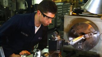 Бизнесът се нуждае от стругари и фрезисти, но няма желаещи