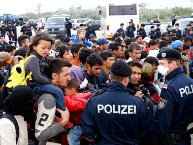 Австрия глобява бежанци, отказали да учат немски