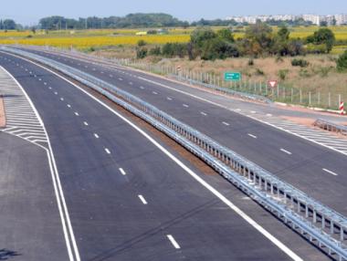 Надлезът при гара „Яна“ 40 години без ремонт