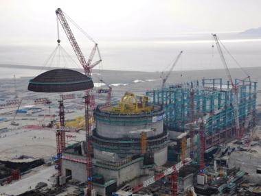 Китай строи плаваща атомна централа