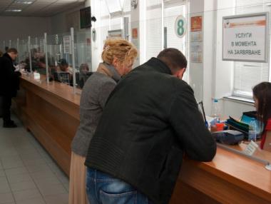 Забраняват на чиновниците да са груби