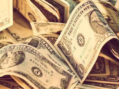 Доларът с ръст, безработицата в САЩ на 8-годишно дъно