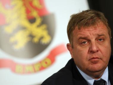 Трябва да има 6-месечна казарма