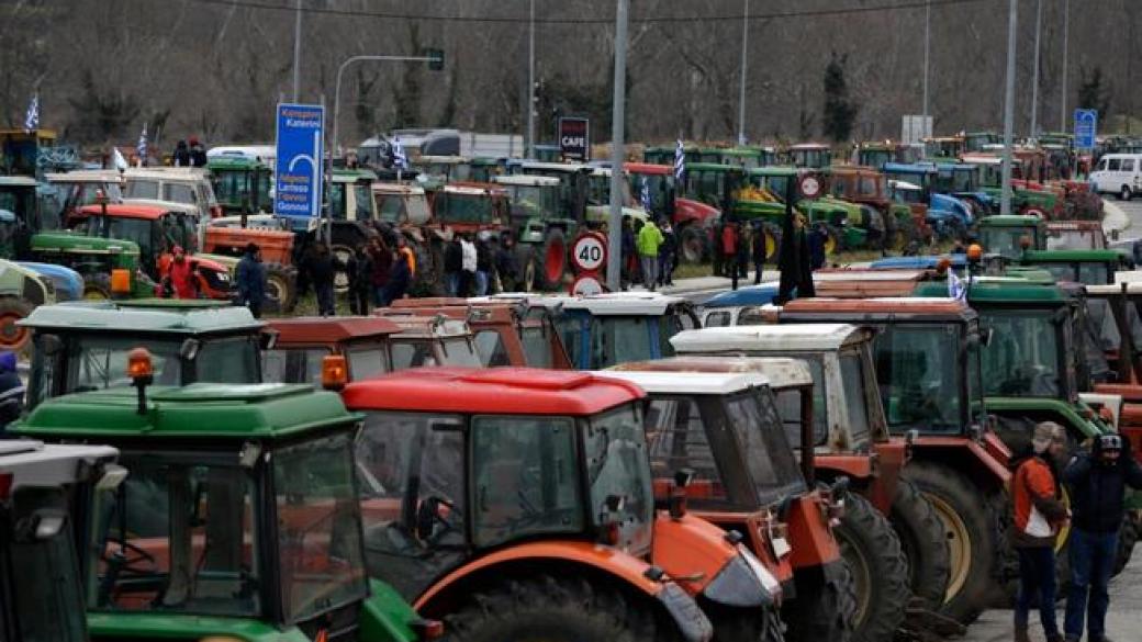 Сблъсъци между протестиращи и полиция в Атина