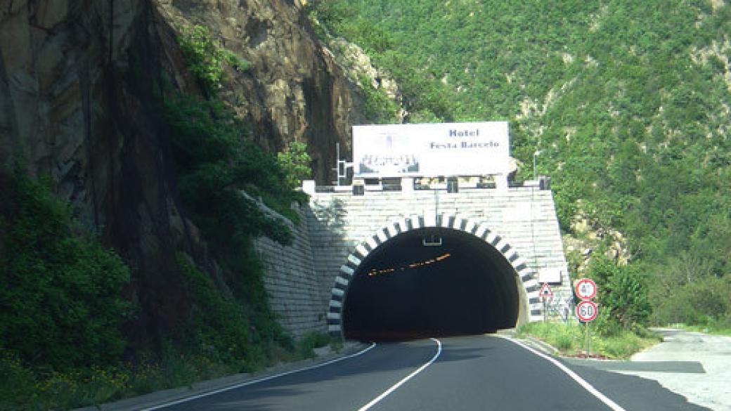 Къси скални тунели заменят 15-километровия тунел в Кресна