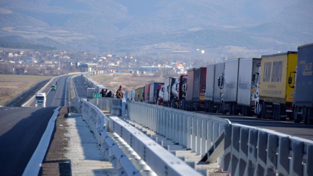 Блокади и опашки по границите с Гърция и Турция