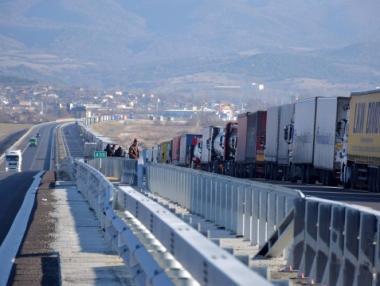 Блокади и опашки по границите с Гърция и Турция