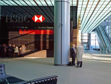 HSBC остава в Лондон