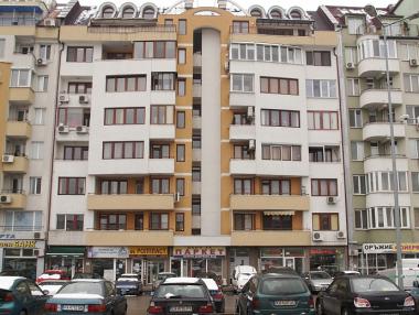 Българите харчат заплатите си за храна и жилище