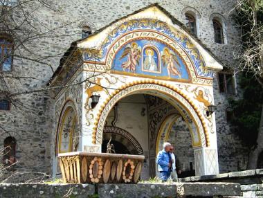 Рилският манастир смята да съди БАН