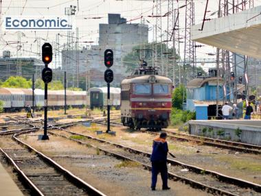 Лек автомобил причини инцидент на прелез