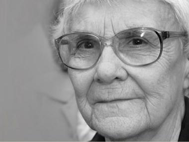 Почина Харпър Ли