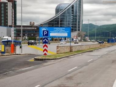 Защо паркингите до метрото пустеят?