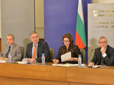 Държавните служители да бъдат избирани само с конкурс