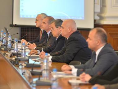 Осигуровките няма да се плащат изцяло от работодателя