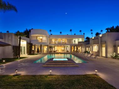 Продават имение на Джаки Колинс в Бевърли Хилс