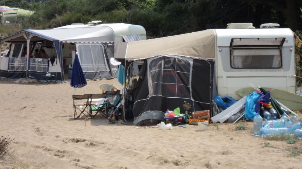 Депутатите забраниха къмпингуването на 100 м от плажа