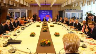 След дълги дебати, ЕС и Турция отложиха решението за мигрантите