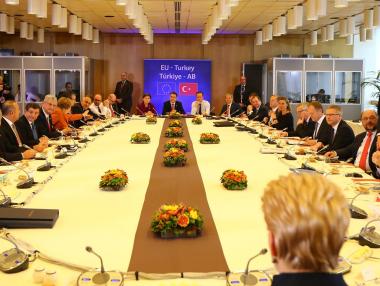 След дълги дебати, ЕС и Турция отложиха решението за мигрантите