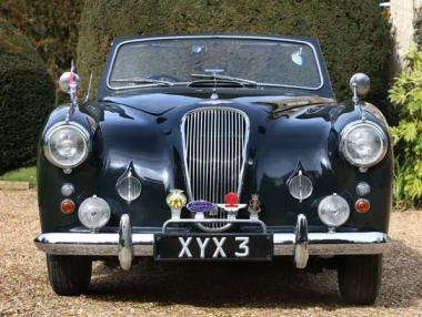Скъп кралски автомобил отива на търг
