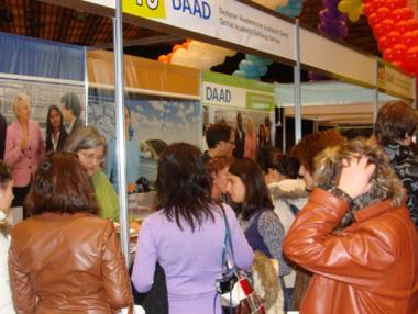 ЕК с доклад на изложението „Образование без граници“ в НДК