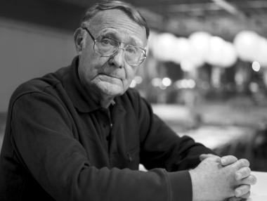 Милиардерът, който носи само дрехи втора употреба