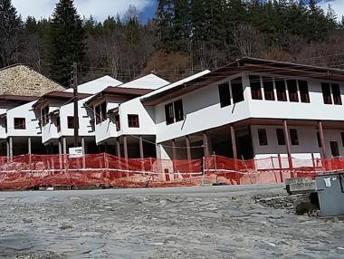 Издигат огромна сграда пред Рилския манастир