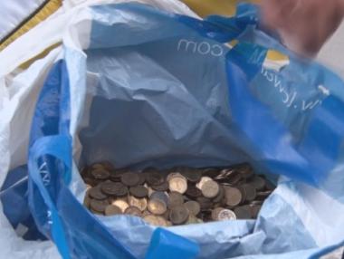 Българин си плати винетката със 17 кг стотинки