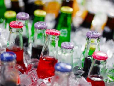 Забраниха продажбата на 12 хил. литра напитки