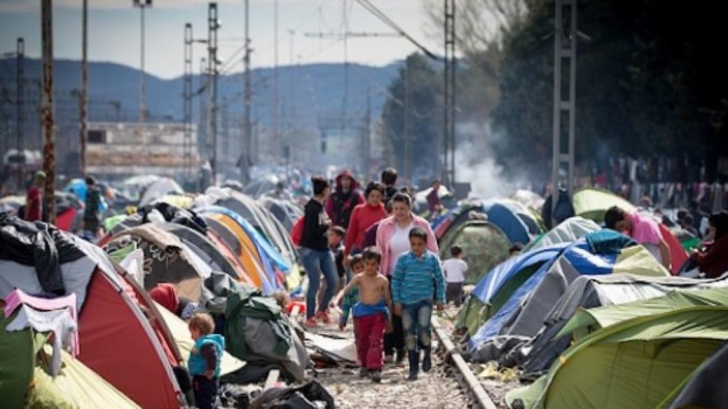 Гърция показала на бежанците как да влязат в Македония