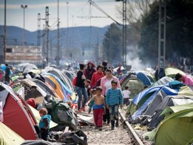 Гърция показала на бежанците как да влязат в Македония