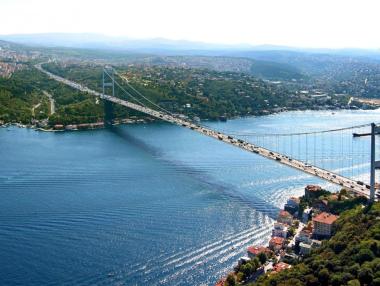 Затвориха мост над Босфора
