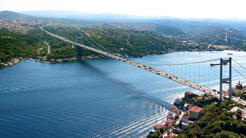 Затвориха мост над Босфора